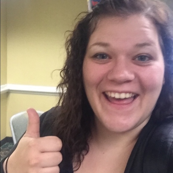 Meet your Posher, Amanda - Picture 2 of 2