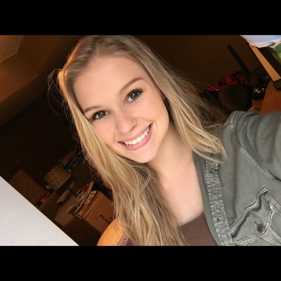 Meet your Posher, Brynna - Picture 3 of 4