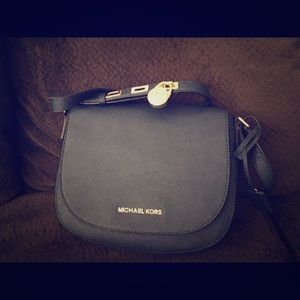 Hamilton cross body
