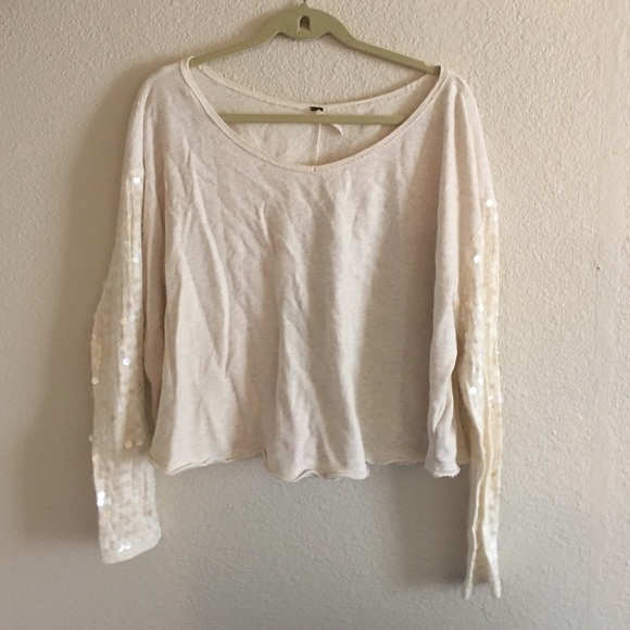 Sweatshirt crop with sparkly sleeves