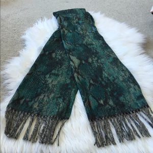 Green warm scarves