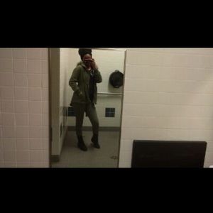 Meet your Posher, Tia