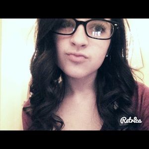 Meet your Posher, Makayla