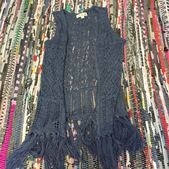 Pink Rose fringe vest - Picture 3 of 3