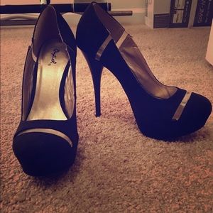 Black high heels ! 😍