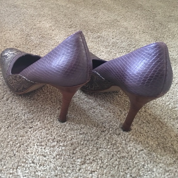 Carlos Santana purple and flower tip heels - Picture 3 of 4