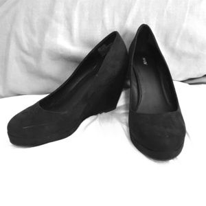 Black Wedges
