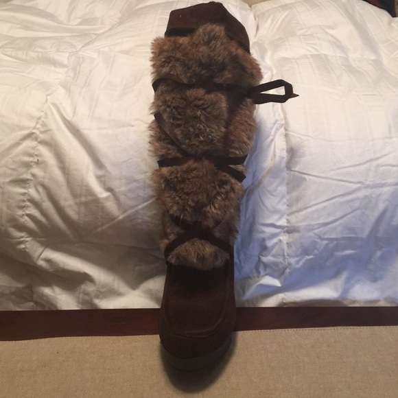 Furry boots - Picture 2 of 3