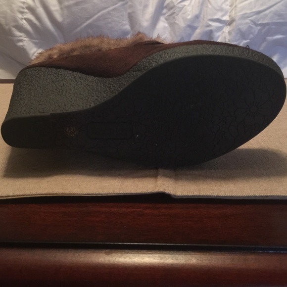 Furry boots - Picture 3 of 3