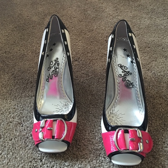 Open toe black and white pumps with pink buckle