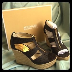 💋SOLD💋Michael Kors Damita wedge💋