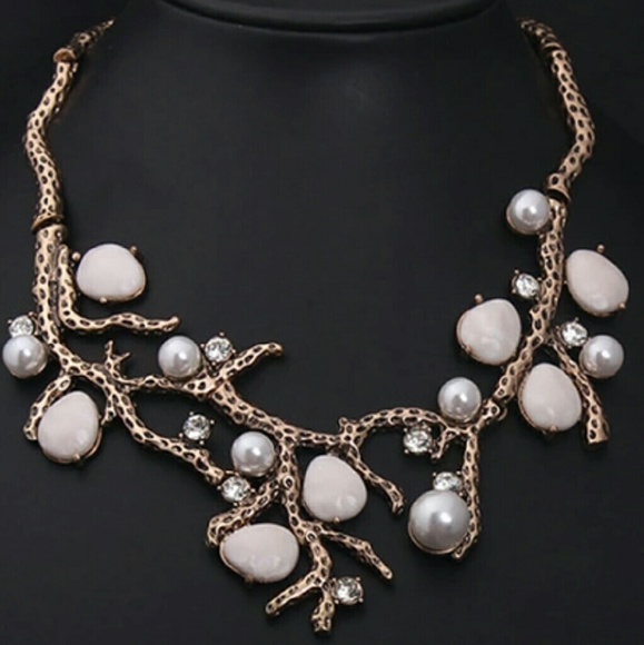 @SOLD@Crystal simulated pearl choker necklace