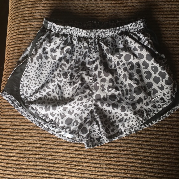 Nike cheetah leopard shorts Sz medium