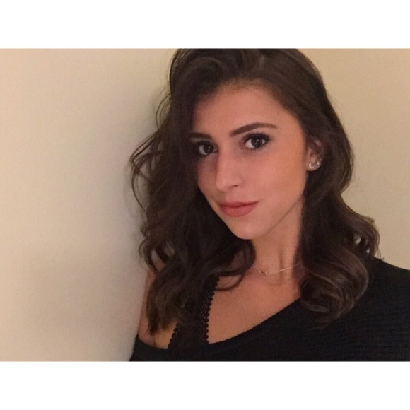 Meet your Posher, Adriana - Picture 2 of 2