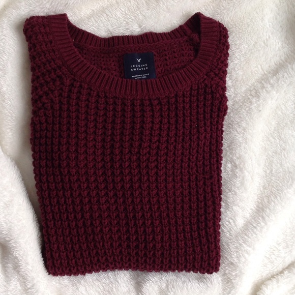 A&E maroon sweater