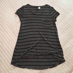 Hi-low pocket t-shirt