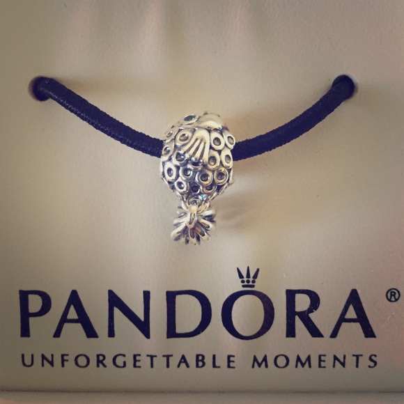 Adorable Pandora fish charm 🐠🐟