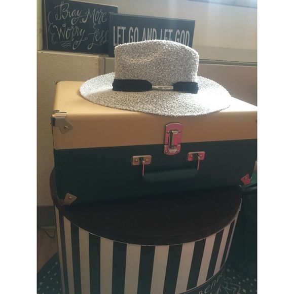 Floppy hat