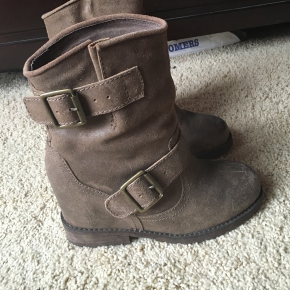 Aldo shoes wedge boots. Size 6