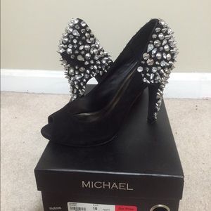 ‼️SOLD‼️Black rhinestone and studded heel pumps