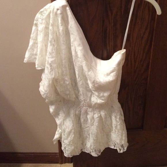 Small Lace one Shoulder Top