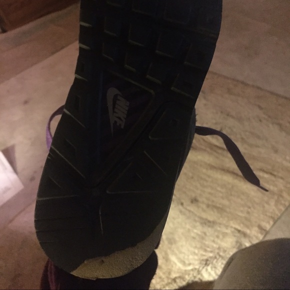 Nikes - Picture 2 of 2
