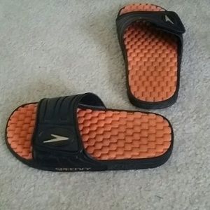SPEEDO VELCRO ADJUSTABLE SLIDES