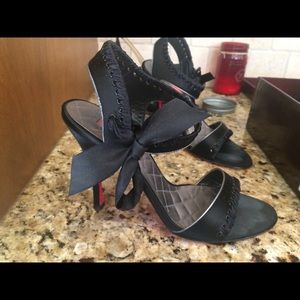 Betsey Johnson Heel with bow - 7.5