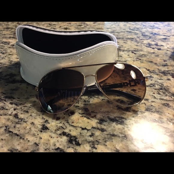 Jessica Simpson Accessories - Jessica Simpson Aviator Sunglasses