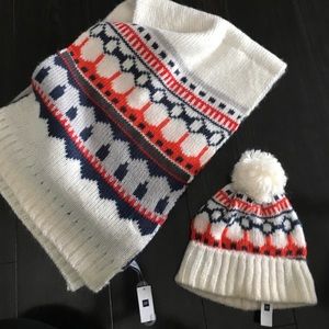 NWT Gap knit pom hat and scarf