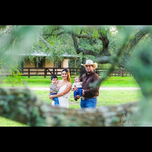 Meet your Posher, Stephanie - Picture 3 of 3