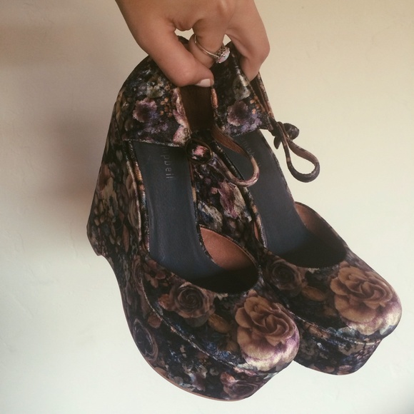 Jeffrey campbell floral velvet wedge🌿