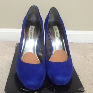 Blue suede Steve Madden pumps