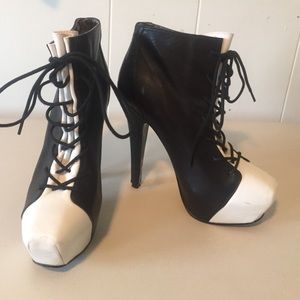 b&w Betsey Johnson leather heels