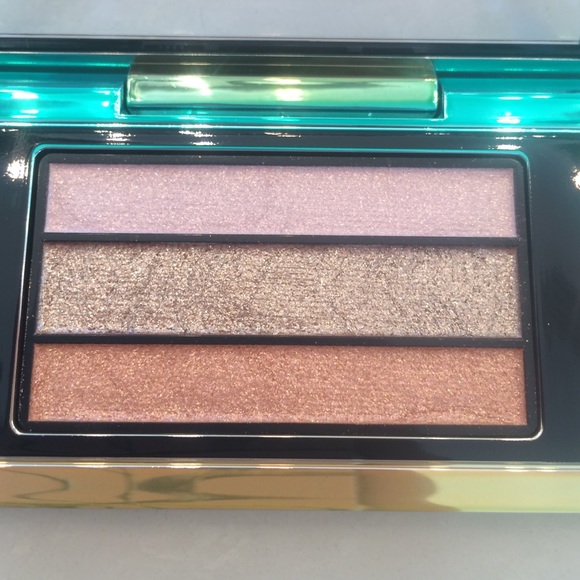 ❌SOLD❌NIB! MAC LE "warm wash" shadow - Picture 3 of 4