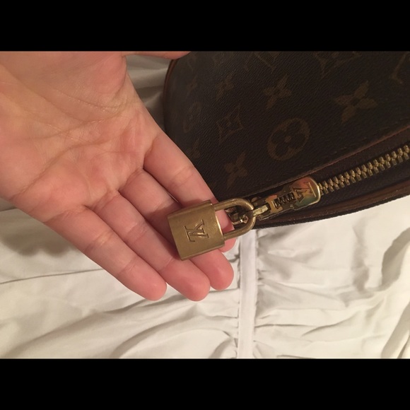 Louis Vuitton Ellipse Monogram Canvas - Picture 2 of 3