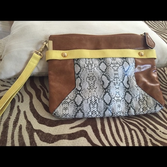 🆕 Limited clutch with strap