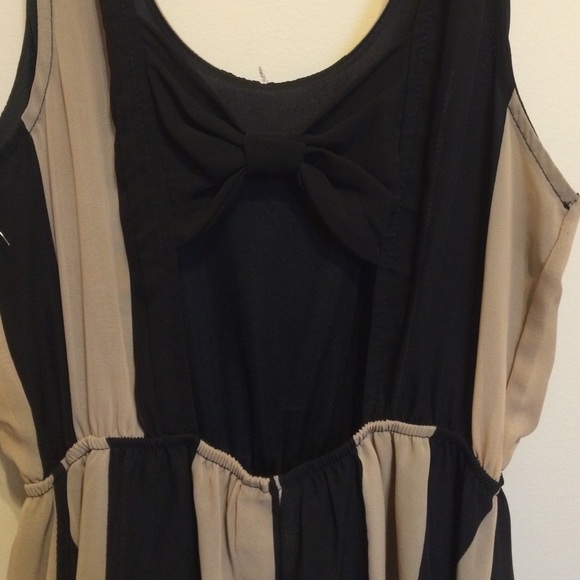 Lila Keyhole Dress - Picture 3 of 4