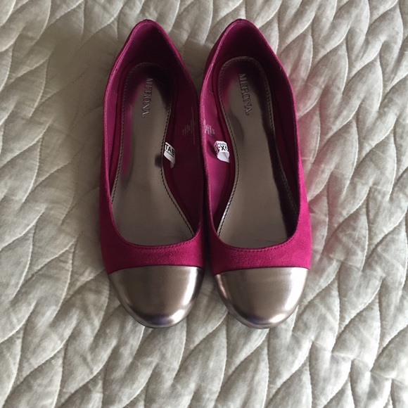 Cap toe flats NWOT