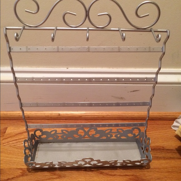 Earring organizer and beauty supply organizer - Picture 2 of 3