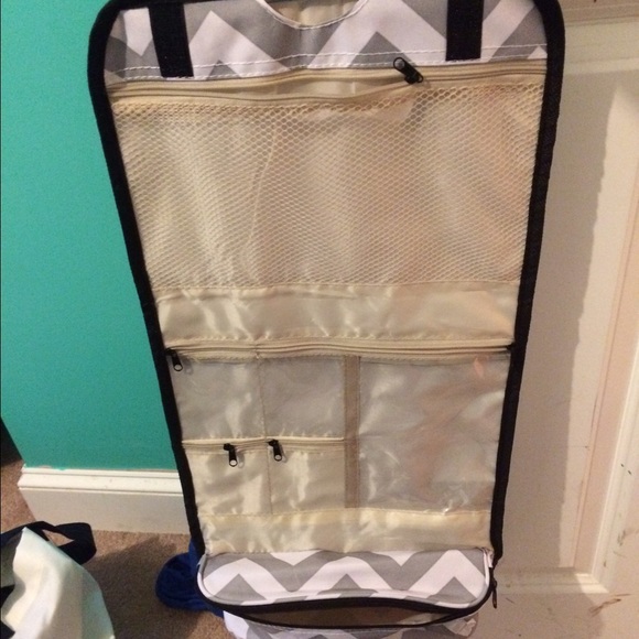 Earring organizer and beauty supply organizer - Picture 3 of 3