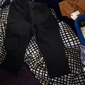 VS athletic crop yoga pants
