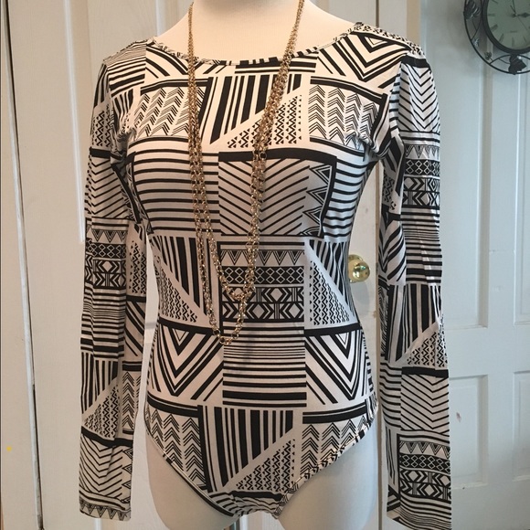 ✨🆕Aztec Print Bodysuit✨