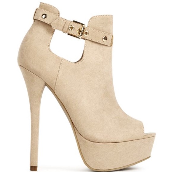 Brand New Fabrina Platform Heel Bootie Size : 6.5