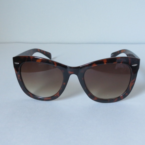 Thick Cat Eye Sunglasses
