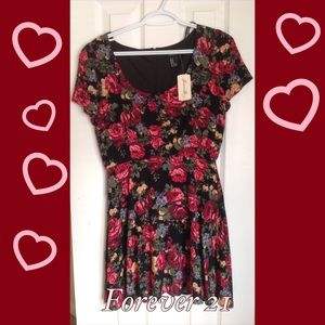 NWT BEAUTIFUL FLORAL DRESS