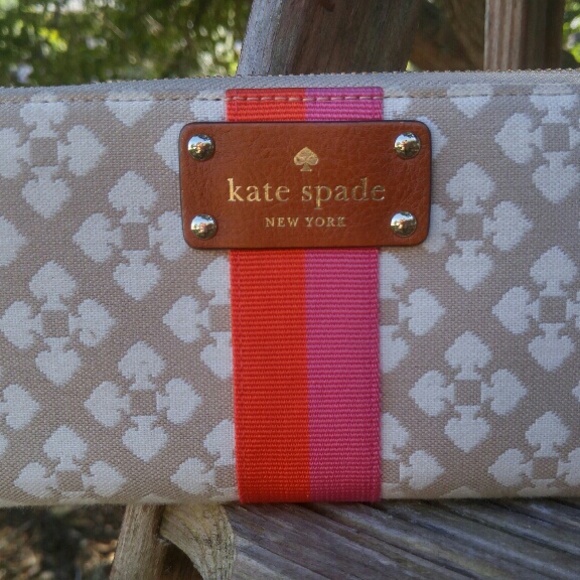 Kate Spade wallet...Gorgeous!!!