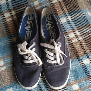Navy blue keds