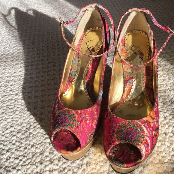 Summer wedges! Size 7 - Picture 2 of 4