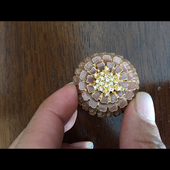 Brooche - Picture 2 of 3